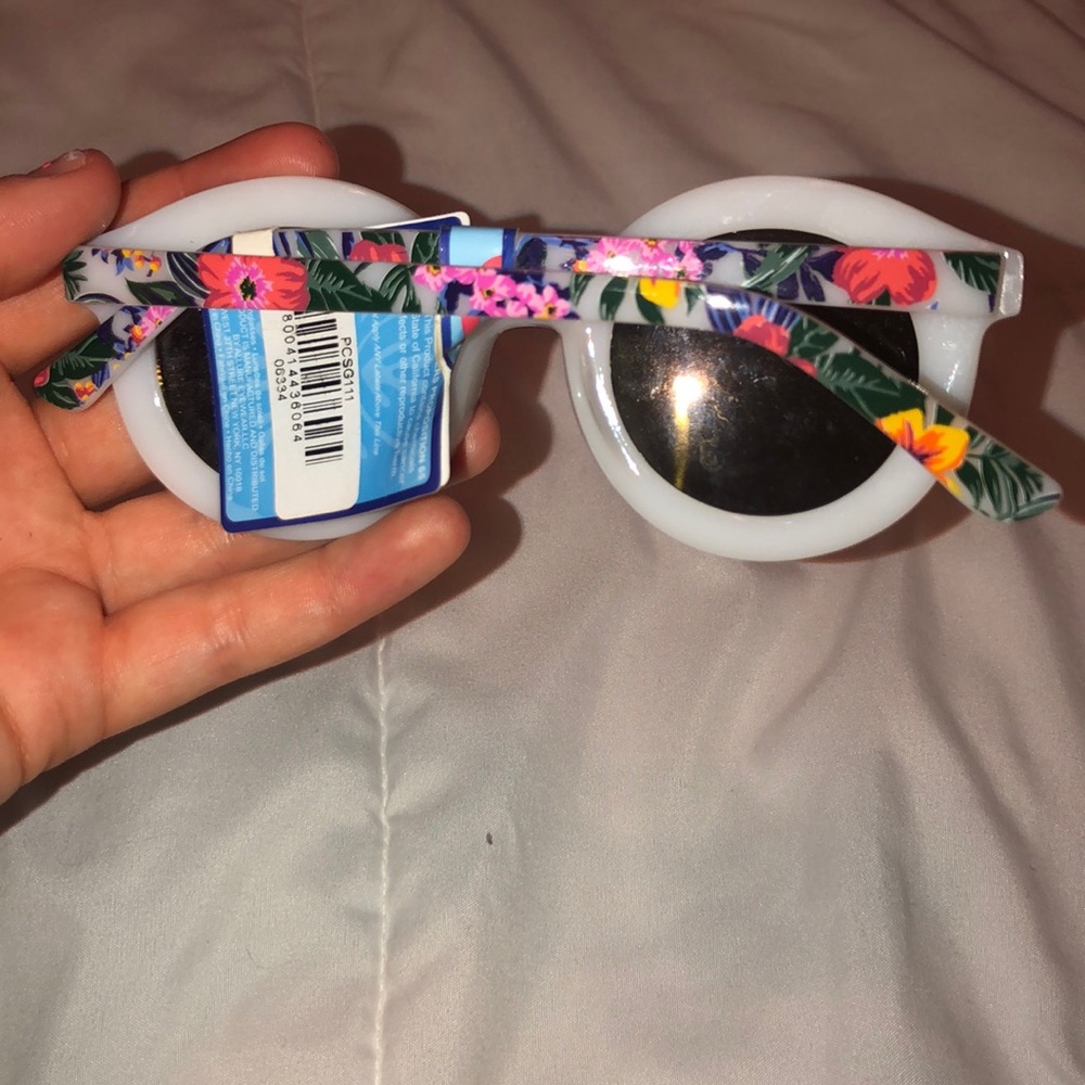 Sunglasses - Picture 3 of 3